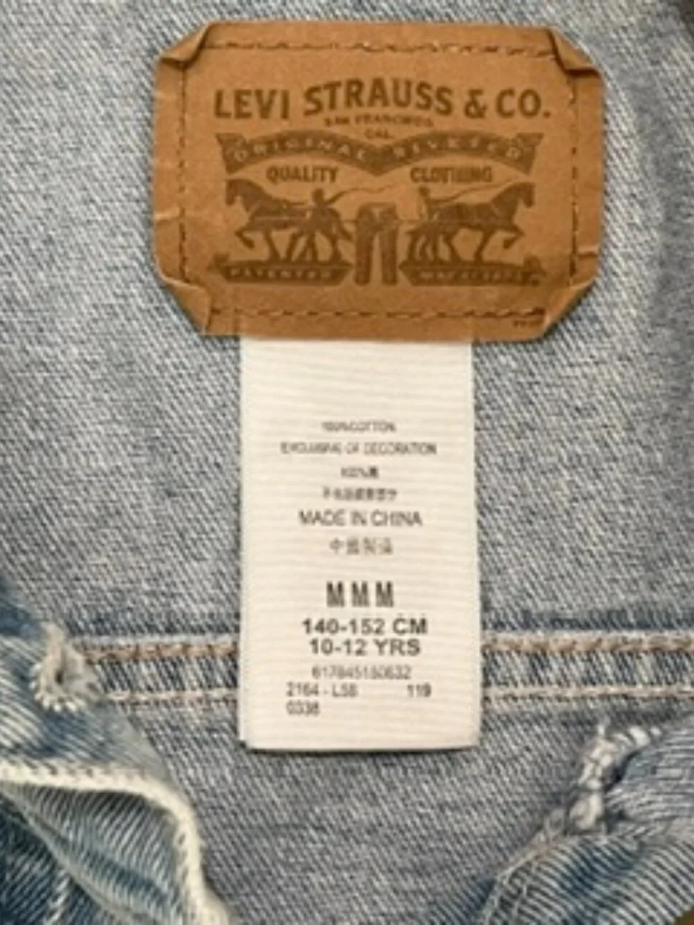 Levi’s Denim Jean jacket Girl’s MEDIUM (10-12) Button Front Western light Blue